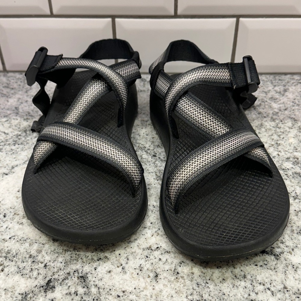 Chaco Mens 8 Classic Sandals Black Gray Adjustable Strap Hiking Gorpcore Comfort - Picture 2 of 7